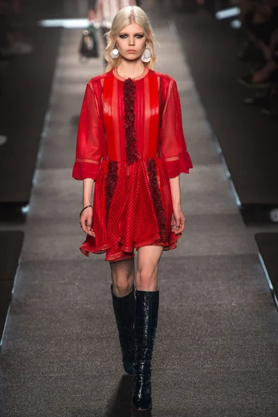 Look 28
